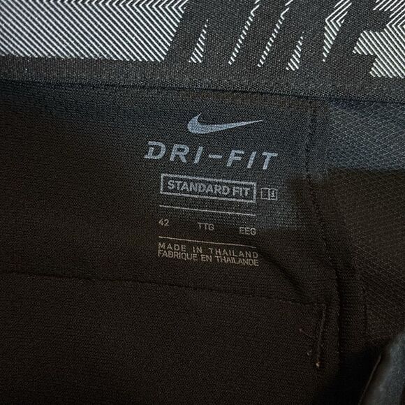 NIKE | black shorts standard fit 42 - Picture 3 of 4